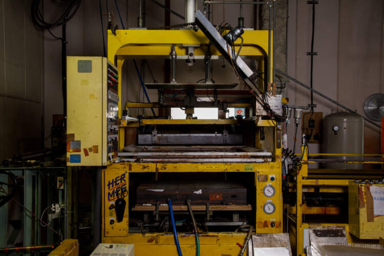 ハーミス　単発真空成型機